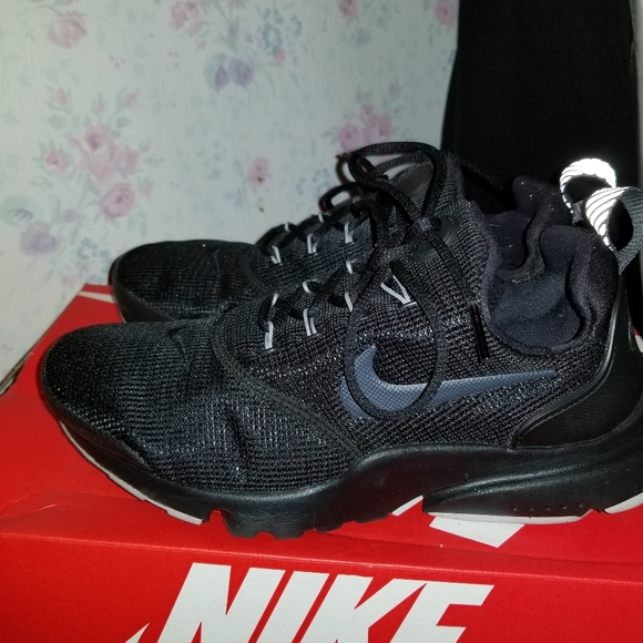 Sneakers - Picture 2 of 4